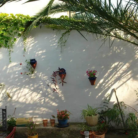 Alloggio in famiglia Donnant Sur Jardin *